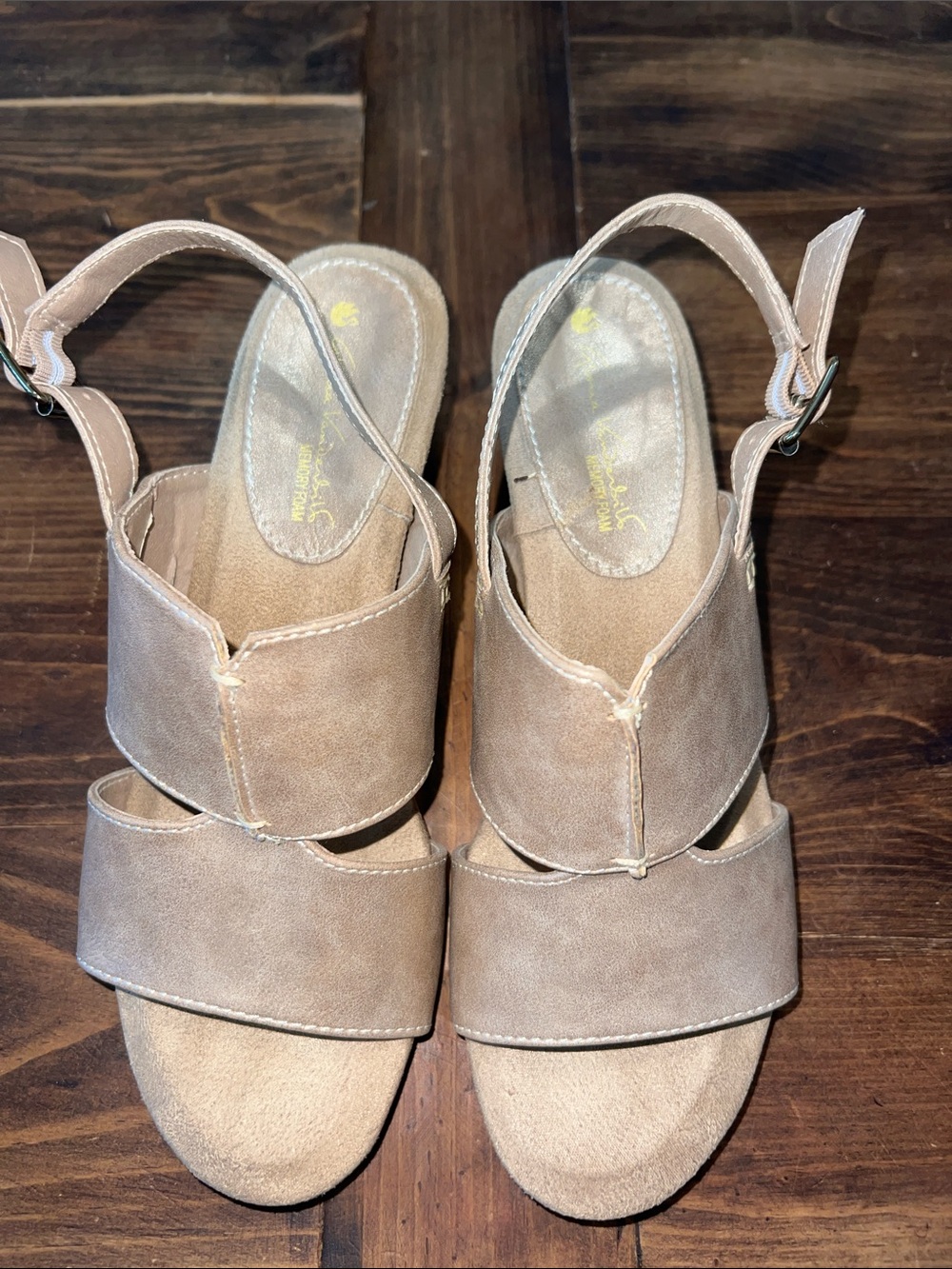 Gloria Vanderbilt Memory Foam Women’s Neutral Shimmery Wedges Sz 8